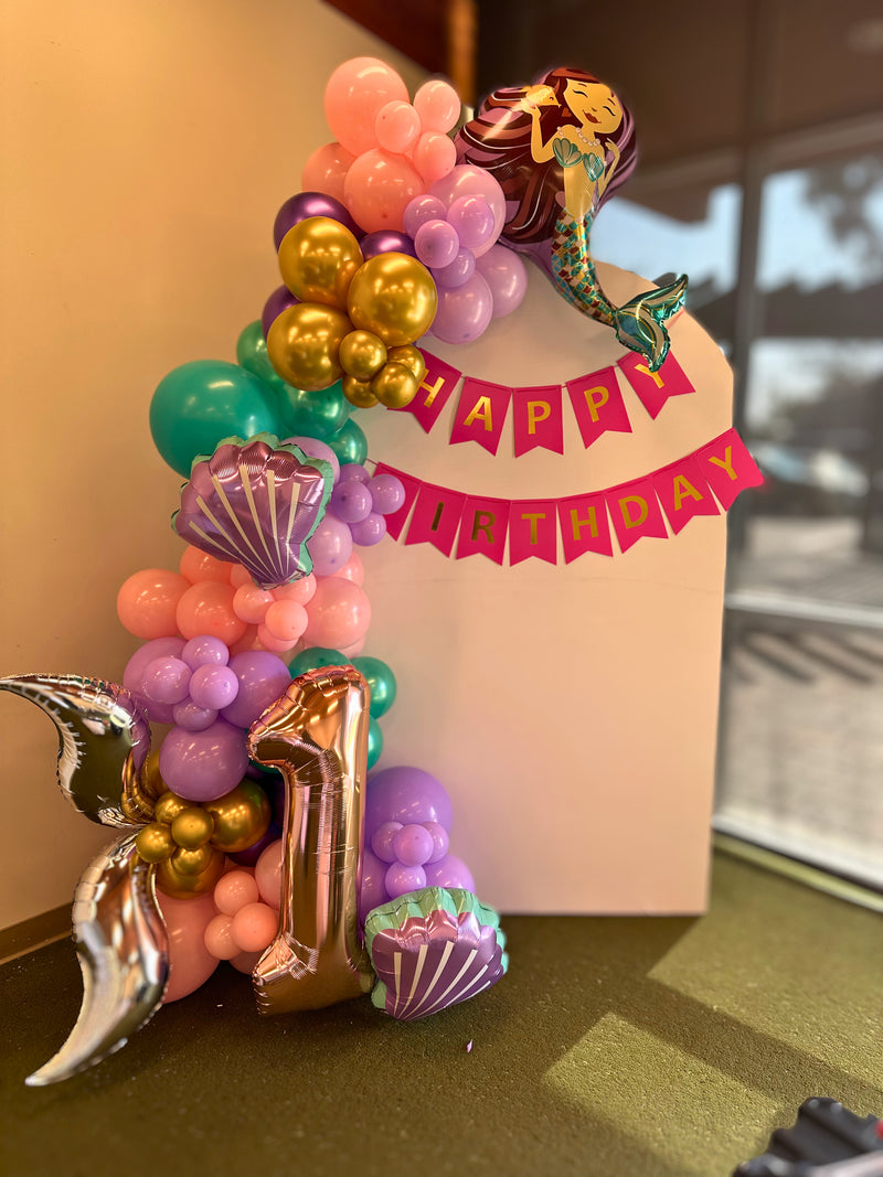 Arch Backdrop with One Garland