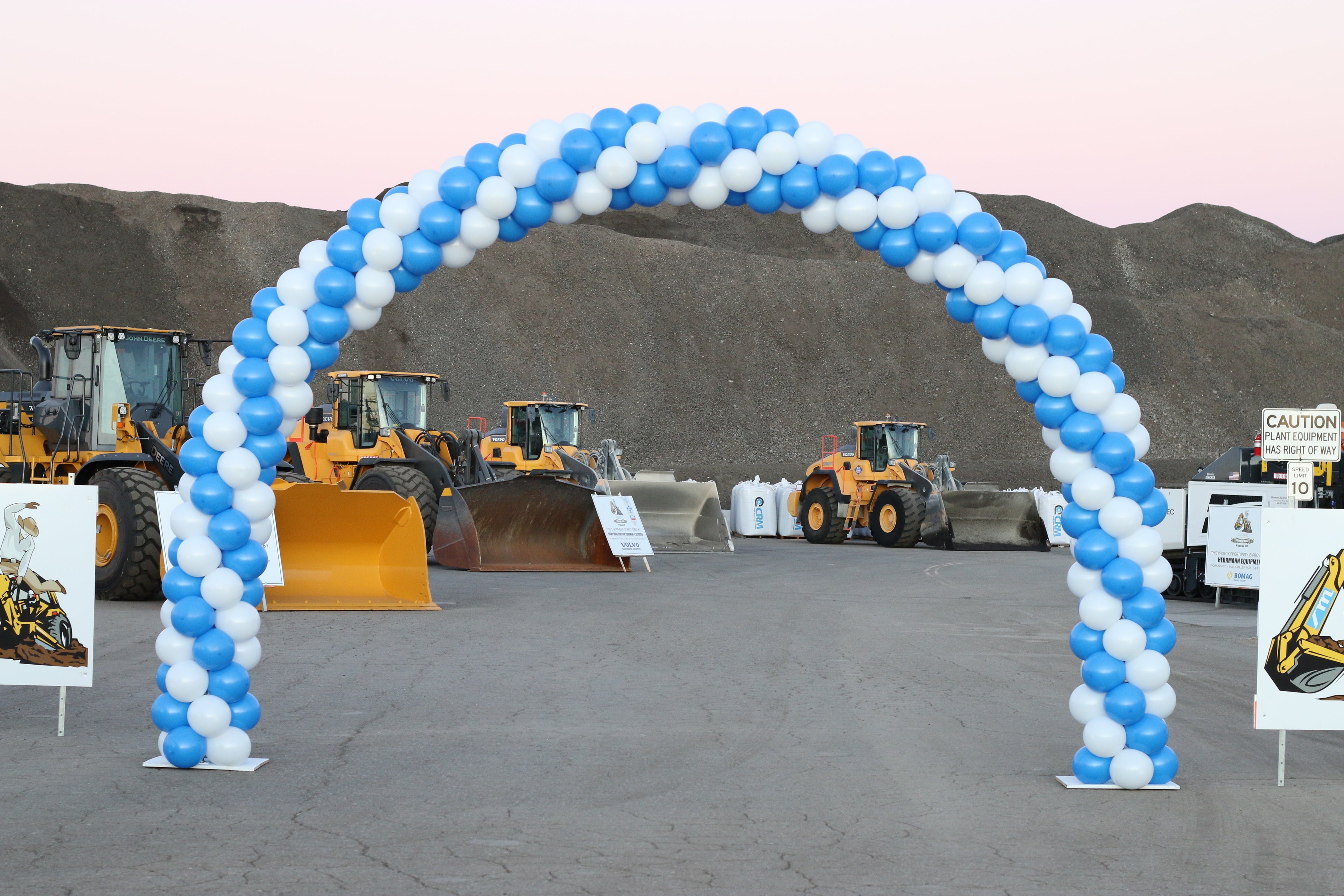 Traditional 30ft Arch in Anaheim